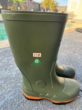 Olive Green Rubber Work Boots with Orange Trim Baffin size 10